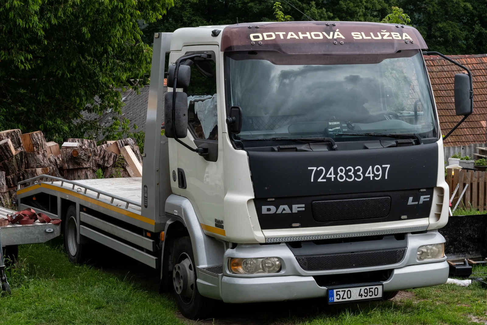 Odtahové vozidlo SERVIS A OPRAVY PH Rohozná — odtah a převoz vozidel i strojů po celé ČR